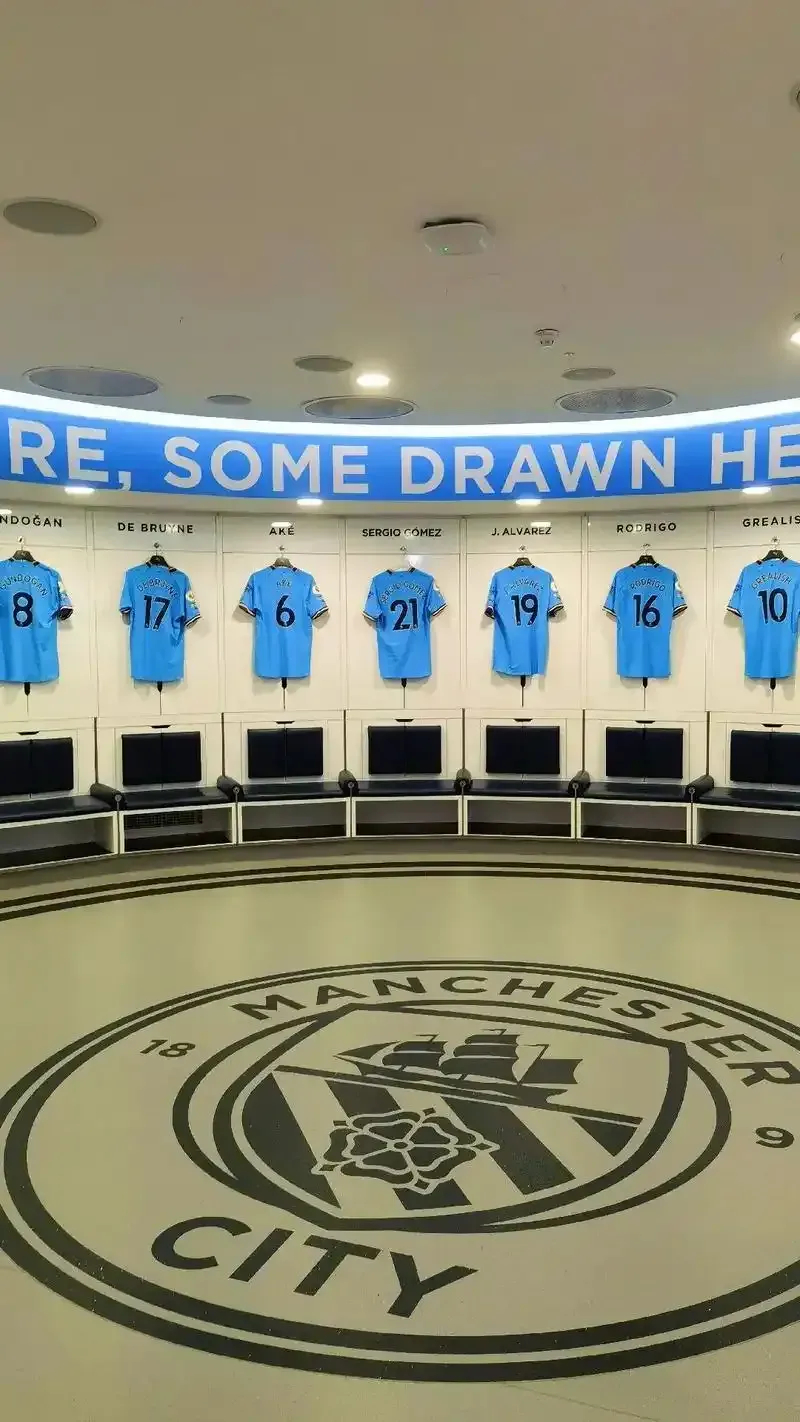 曼城如今的核心问题，在于薪资结构严重失衡：罗德里、福登、迪亚斯、多库这些球队功勋