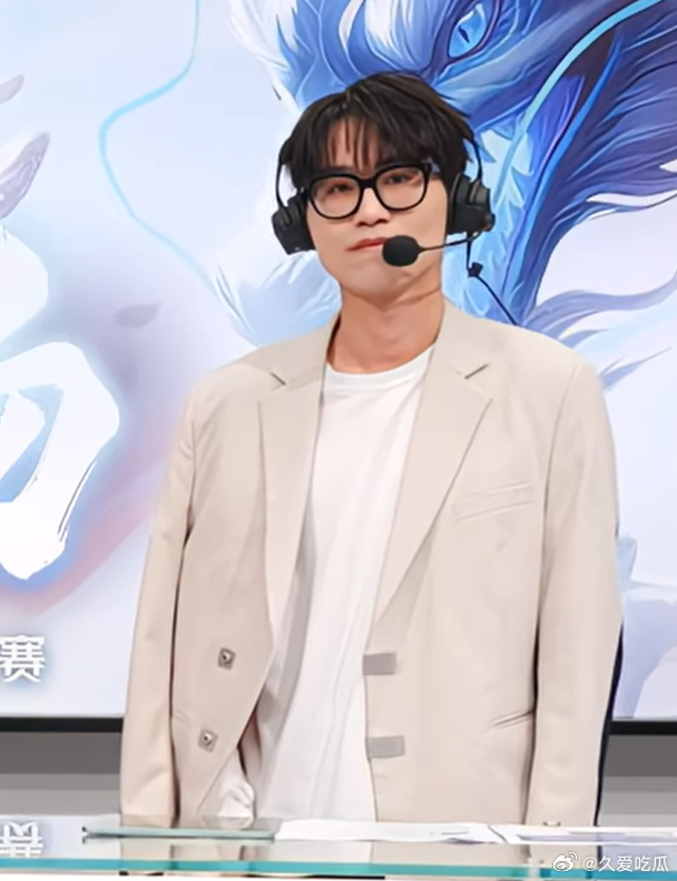 黄超老师带病上班 