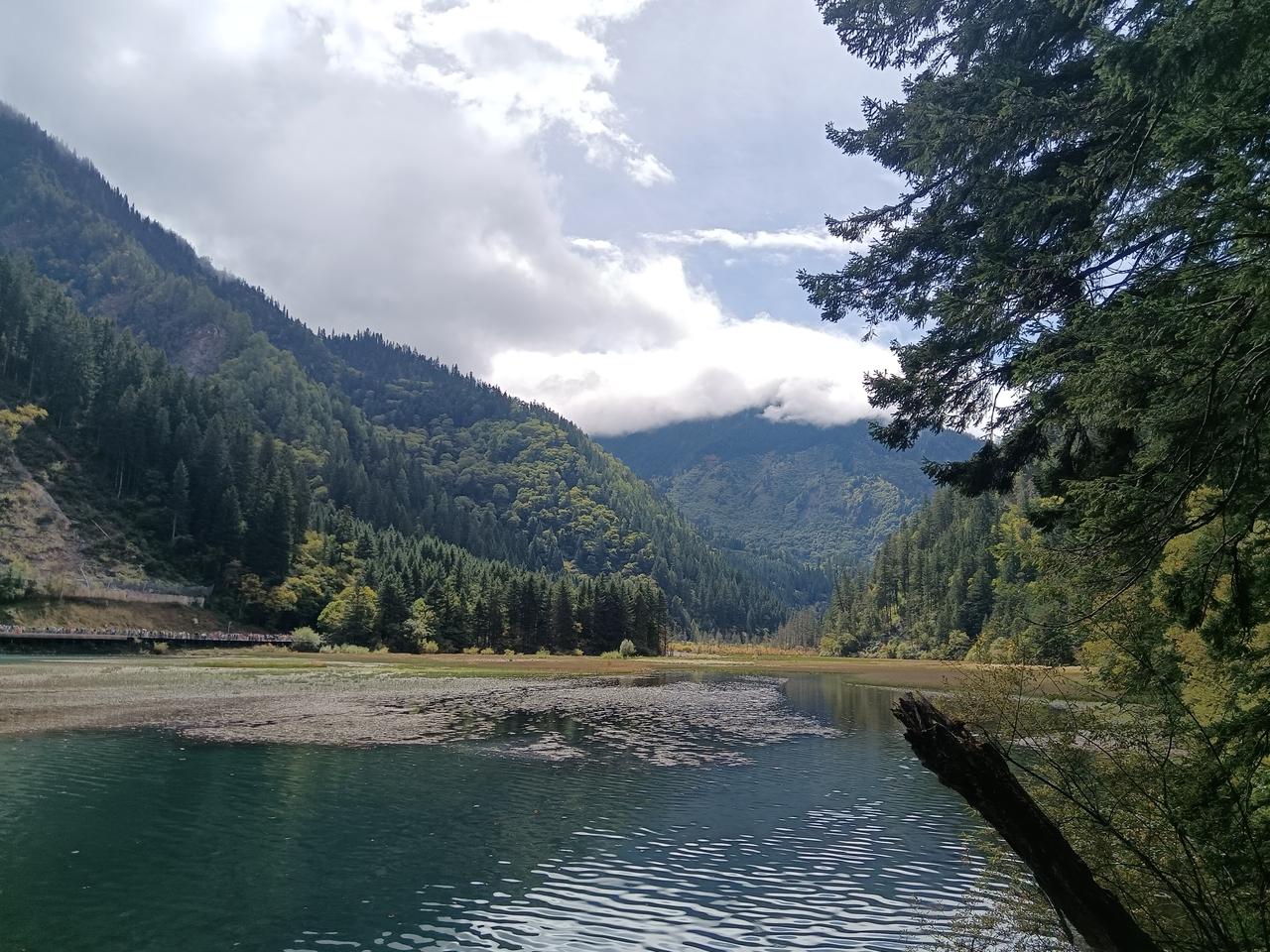 九寨沟黄龙二日游不缺的是什么？不缺美景，真是人在画中游，让人流连忘返。可游下来我