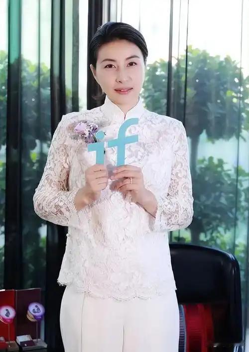 2026年2月19日，郭晶晶在社交平台发布和霍启刚一起做马蹄糕的视频向大家拜年，