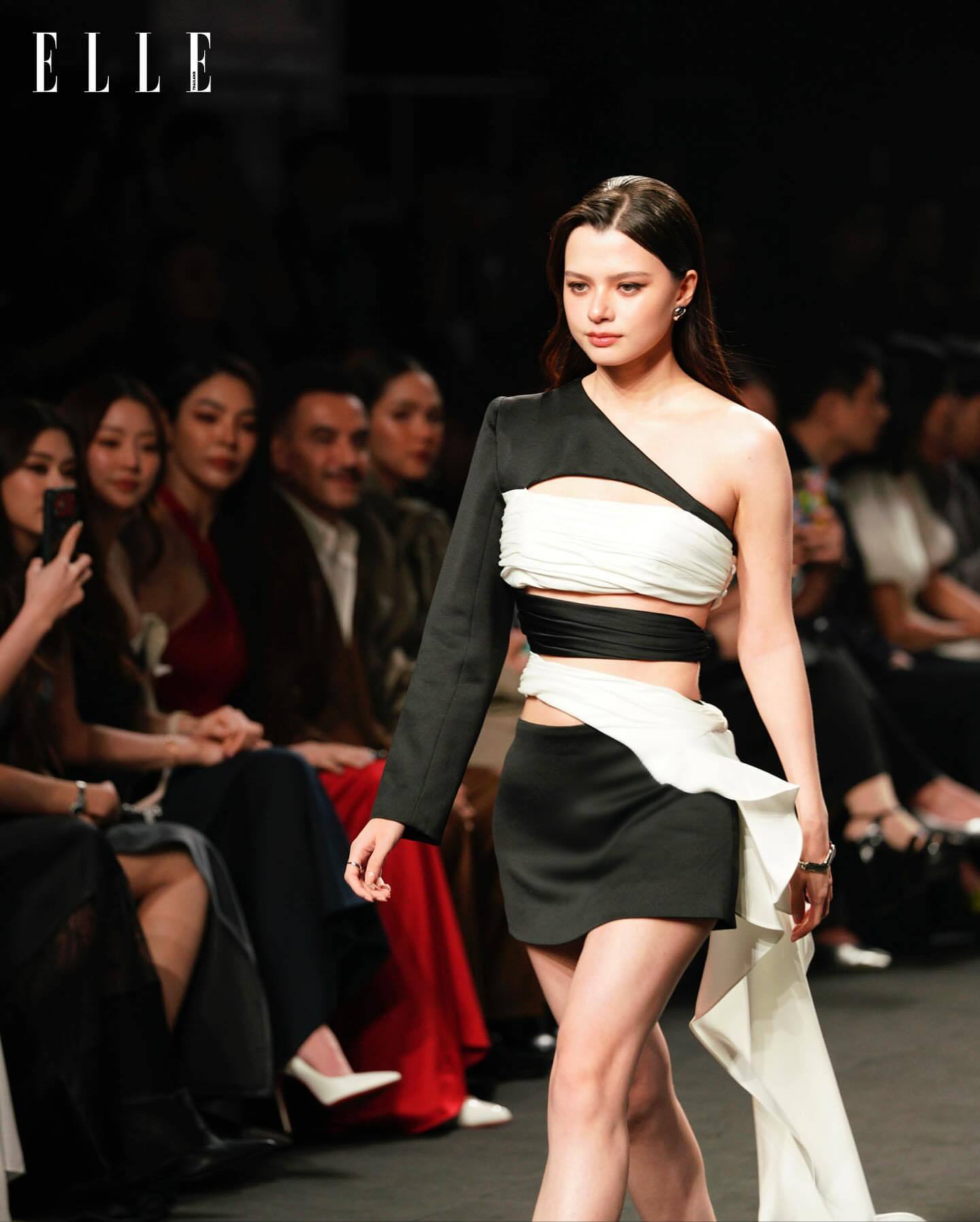 Becky × ELLE FASHION WEEK 2025📸✨ 