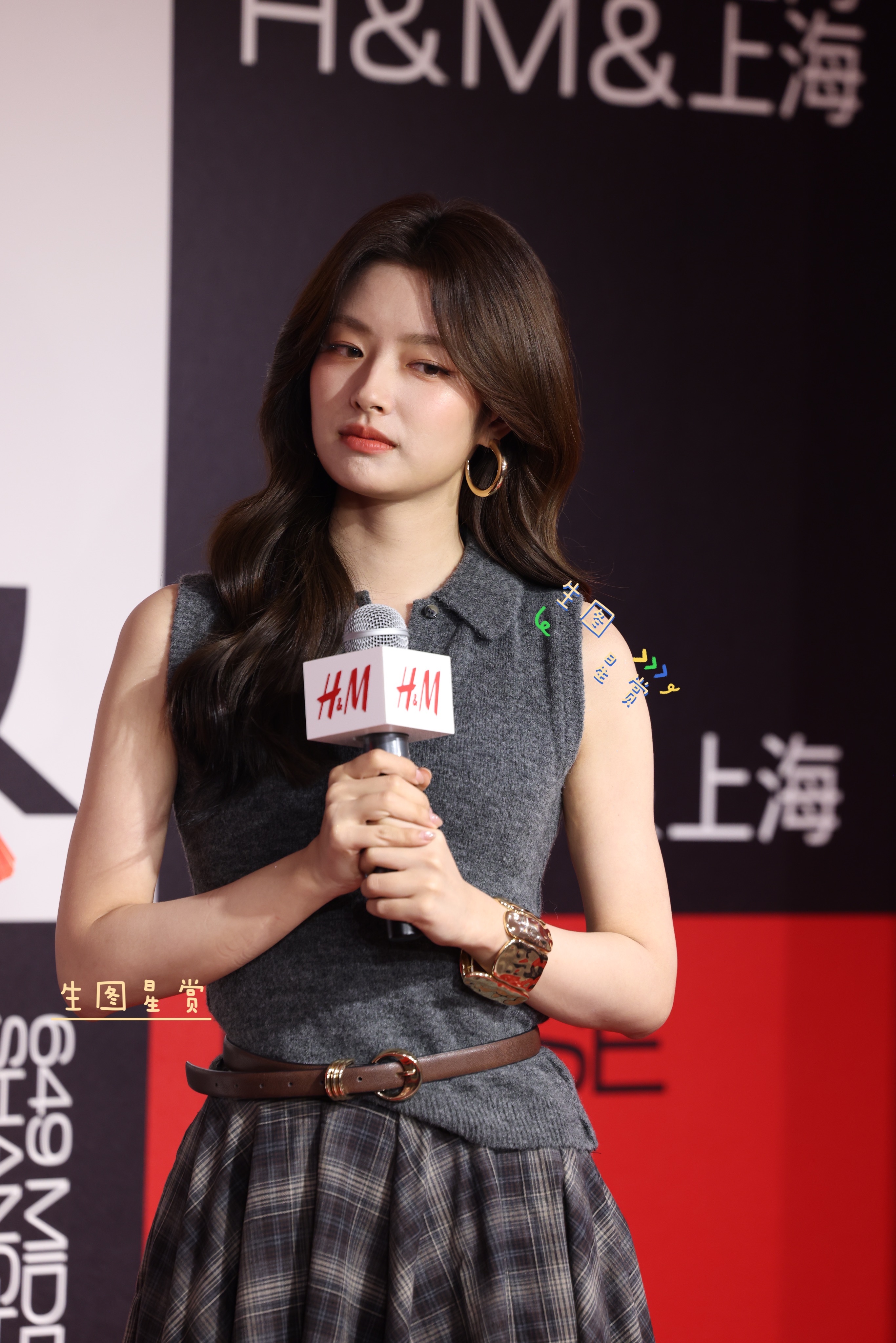 徐若晗上海HM活动生图，今天是酷酷的女孩[给你小心心]徐若晗红尘四合徐若晗[超话