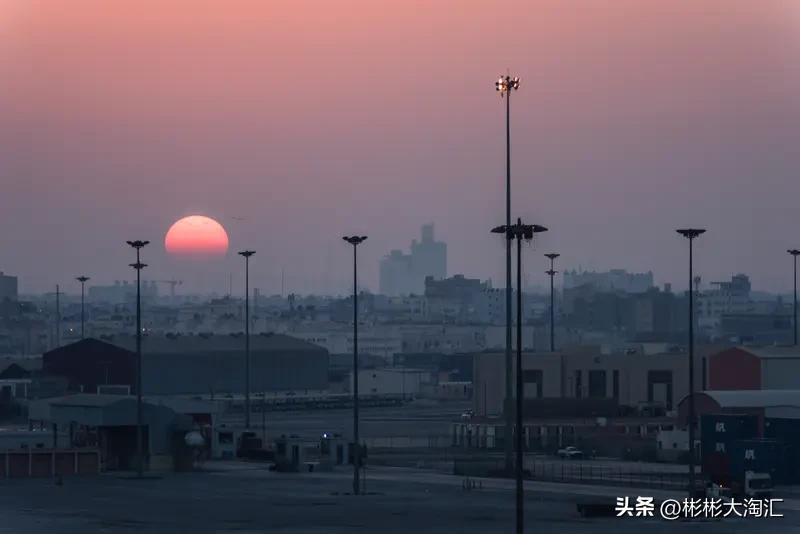 沙特大型石化工业设施遭打击，这事儿可不得了。2026年4月7日，沙特东北部朱拜勒