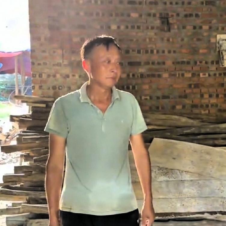 小松和秋秋带着小叔和六叔从新疆直播卖货回到河口出租屋，看到了宝宝岳可昕和妈妈在家