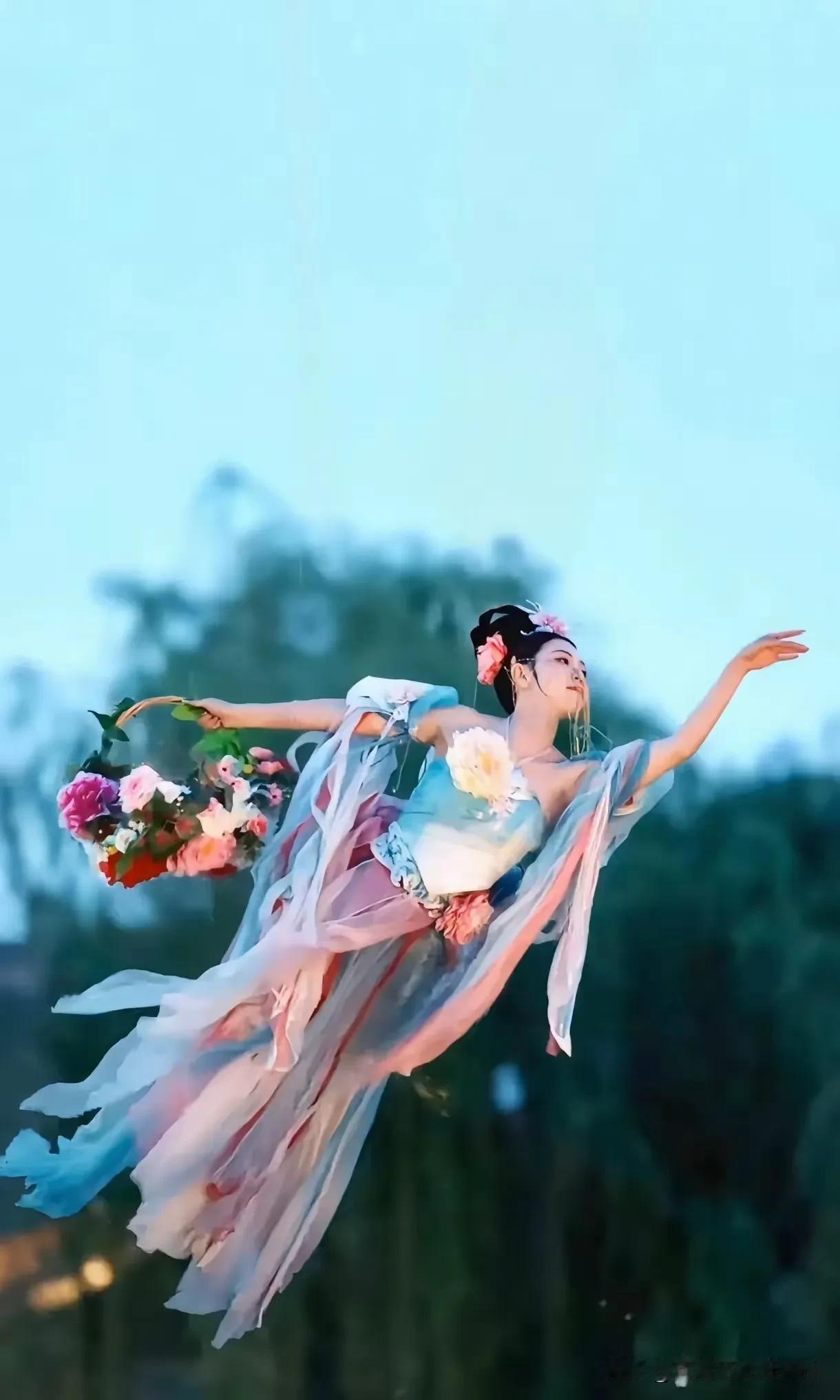 期待五一到来戳这里，一起来集邮>洛阳洛邑古城“天女散花”。