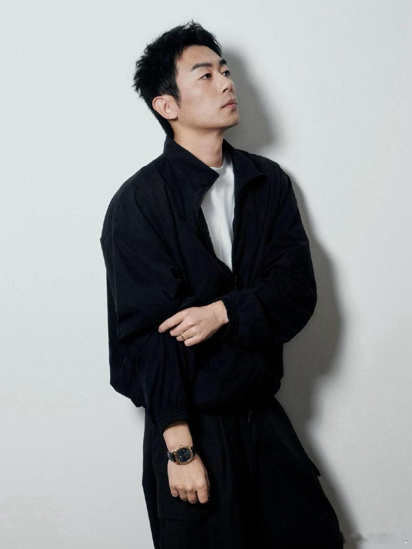 亚文：未来的艺术家！影视圈的佼佼者！德艺双馨的优秀演员！有东方男人的独特魅力！才