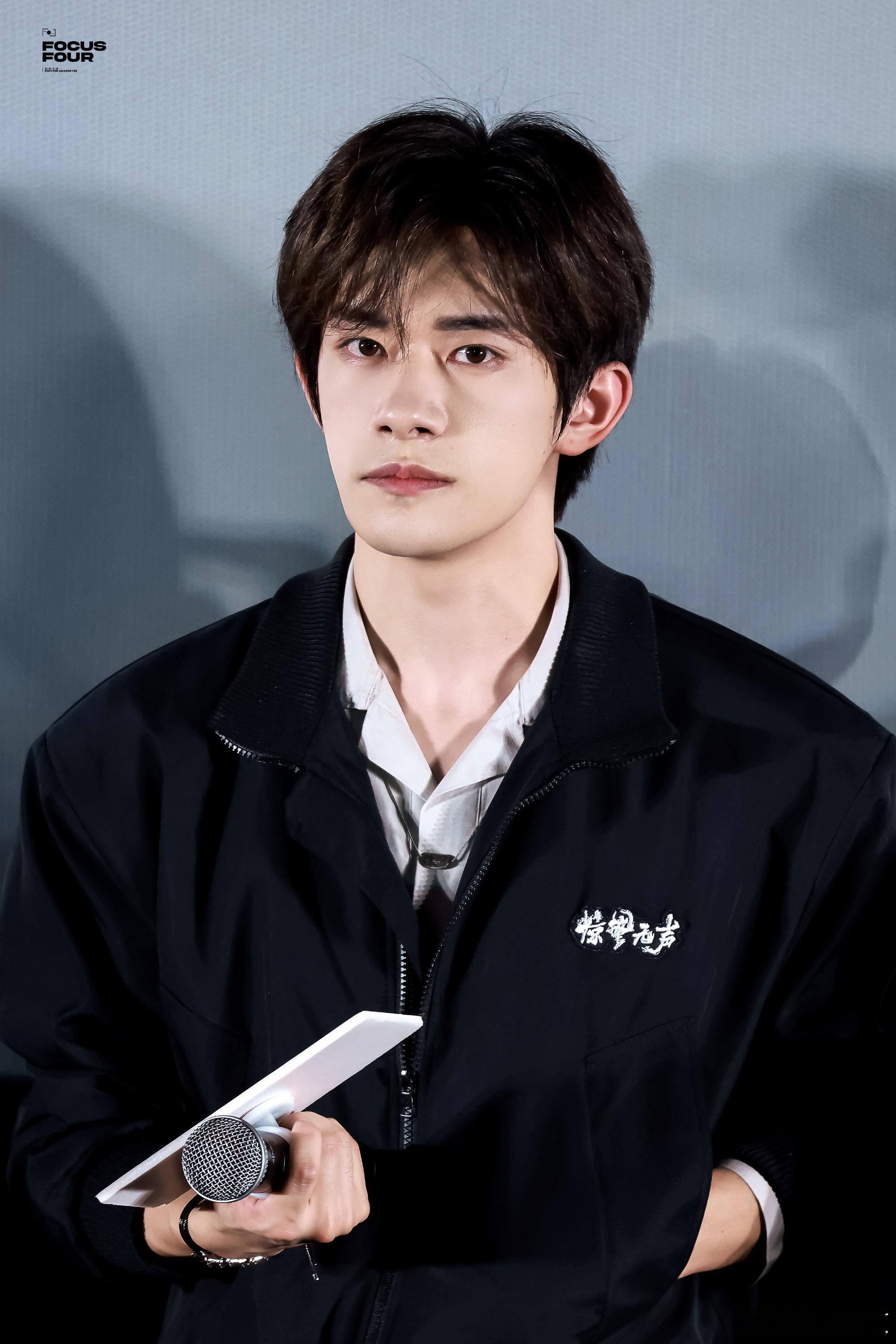 易烊千玺金鸡获奖外网破500万赞 作为金鸡奖最年轻的影帝，千玺完全拿实力说话啊在