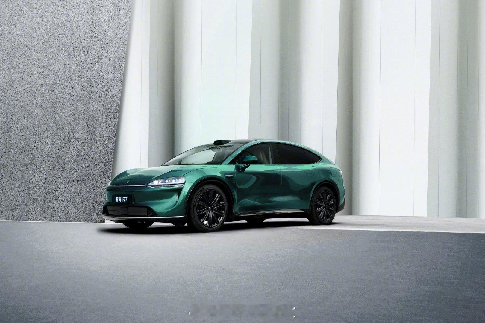 新能源车电池安全至关重要，智界新S7、R7搭载的华为巨鲸800V高压电池平台，以