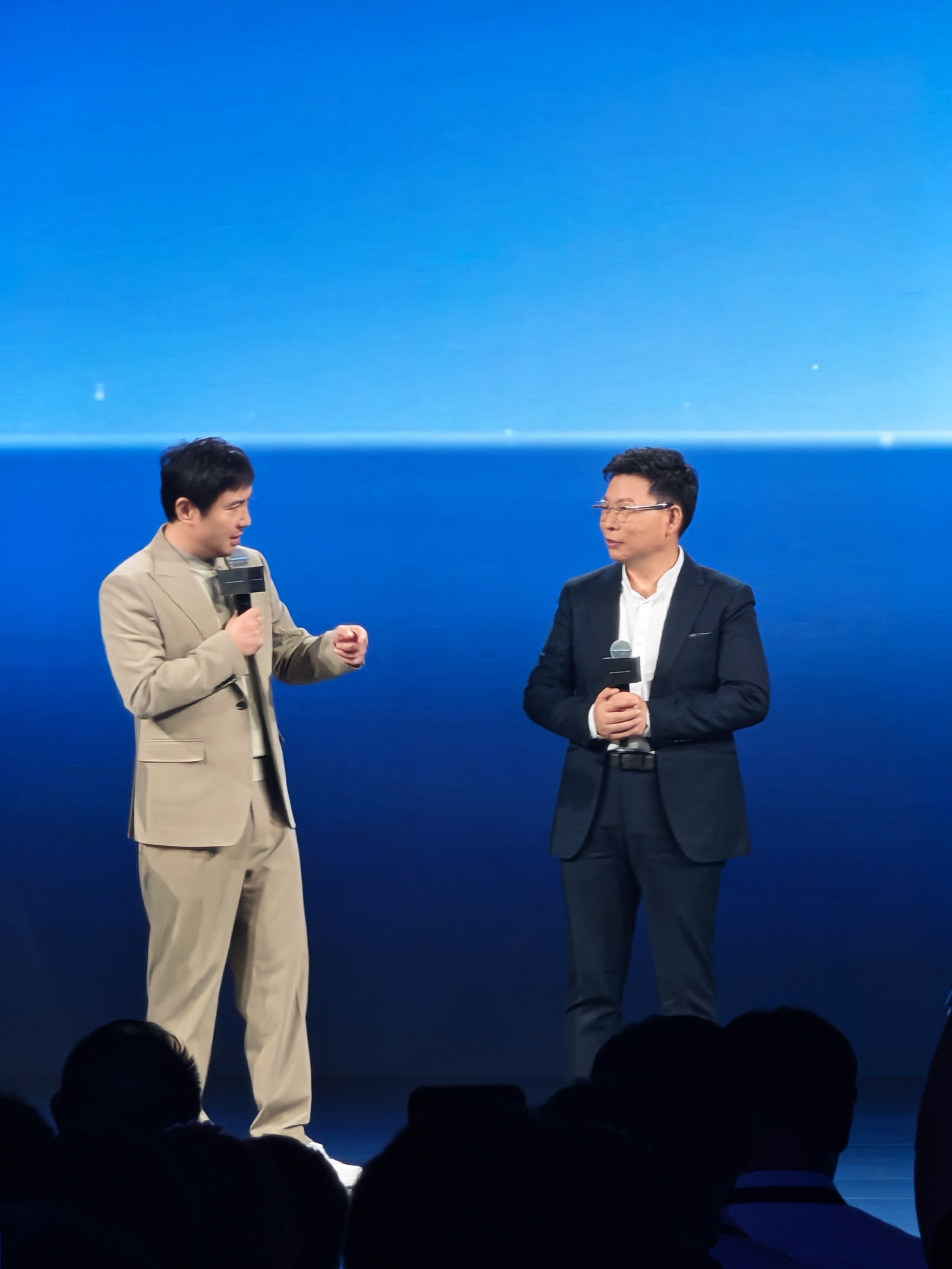 享界用户星享之夜 沈腾来了！现场大喊：你过来呀！！[嘻嘻] ​​​