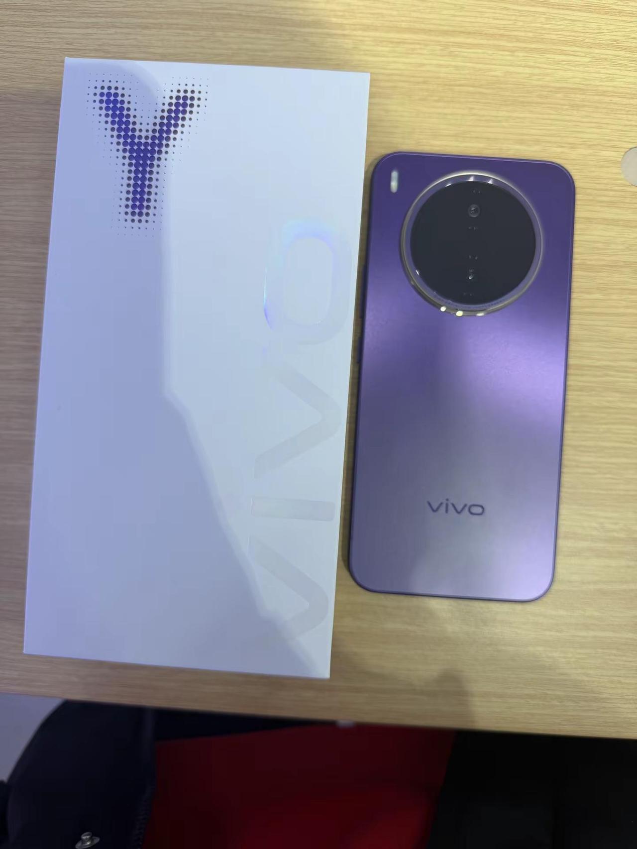 旗舰机颜值担当 好看的不只是手机 vivo这颜色太绝啦
