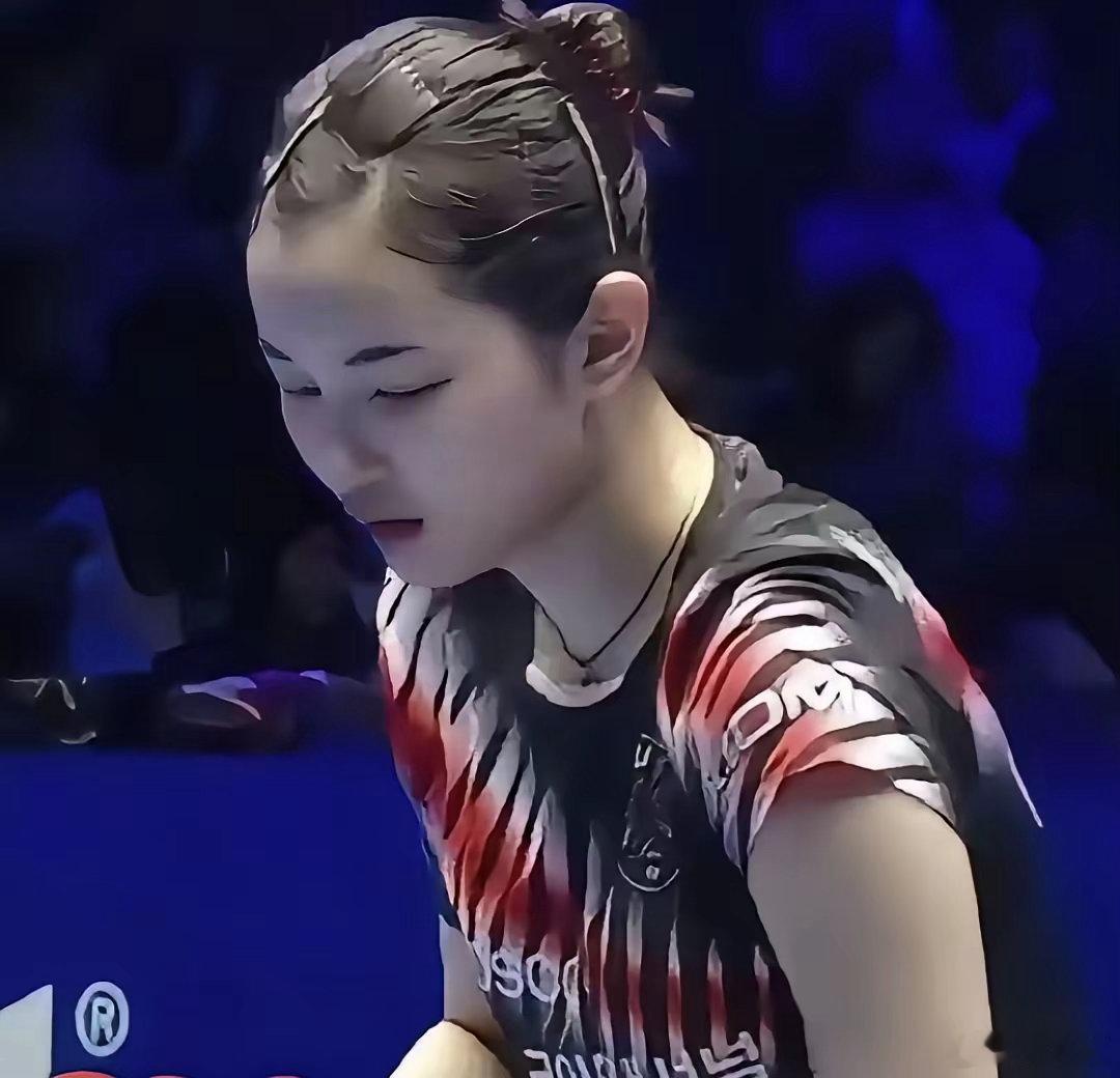 金娜英长着一付人畜无害的天使面孔，别说男人了，女人都喜欢。说实话每次看她打球结果