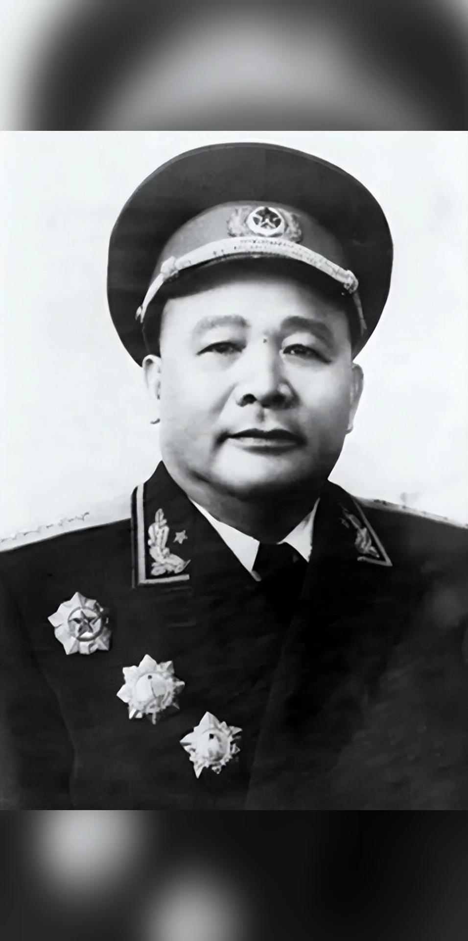 徐海东1955授衔时已15年没有领兵作战，依然位列十大将第二位。毛泽东评价: 徐