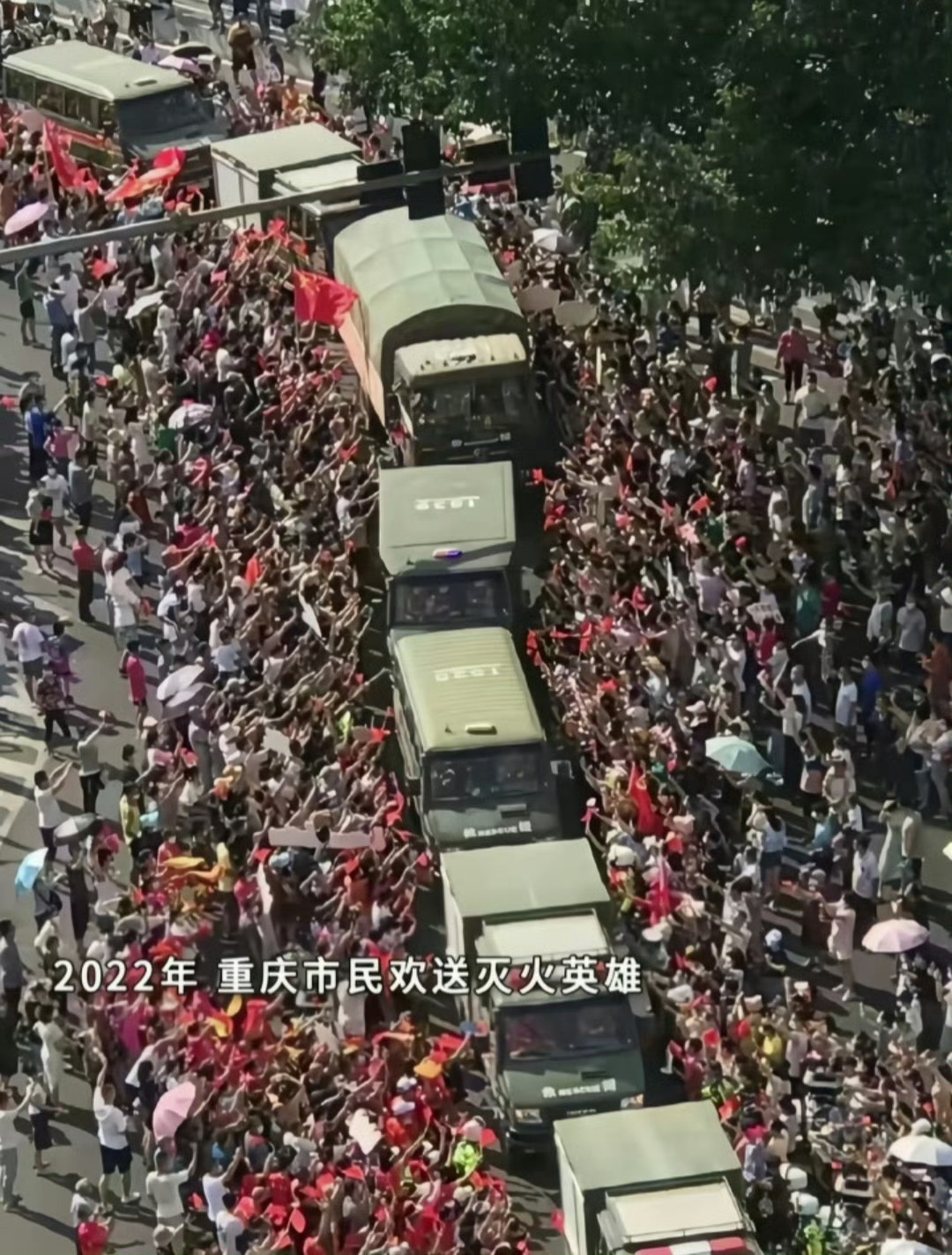 解放军：为了人民，无所畏惧！大鹅：给个机会，让你重新组织下语言。广西水灾