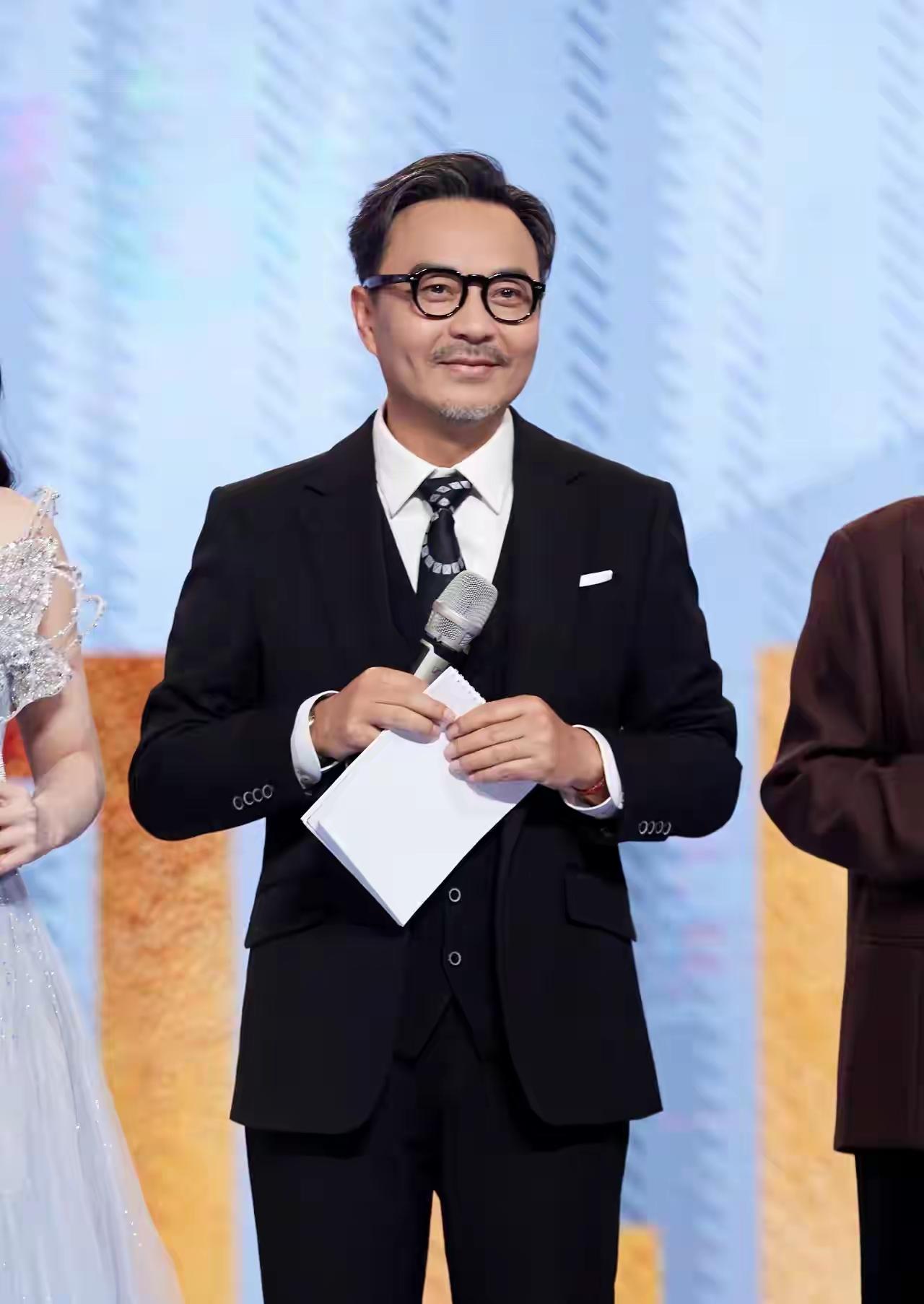 信任透支路径：从商业代言风控失效（爱钱进、方便面）到内容把关缺失（监狱来的妈妈）