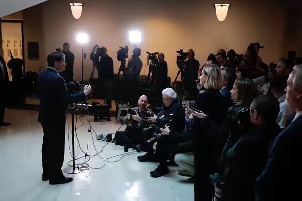 美媒消息称，美国正着手为未来24小时内“大规模攻击”伊朗做准备。美国高级官员宣称