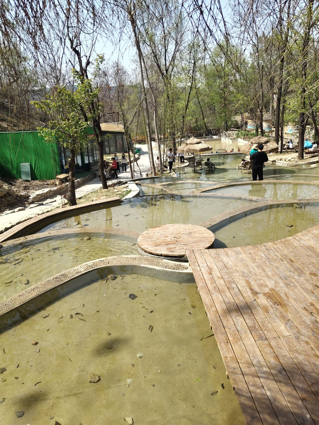 入驻今日头条已经半年多了，收益少的可怜，别人劝我换一条赛道，但是哪里有适合我的赛