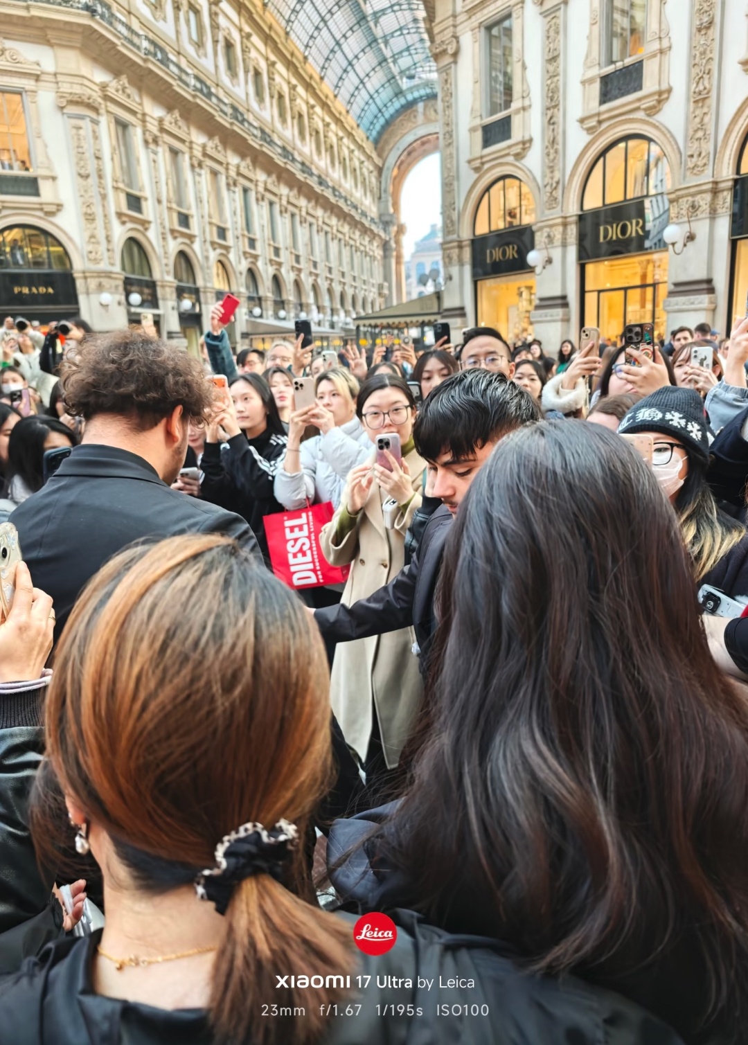 不是家人们 这杨幂真的出国了嘛？（cr🍠大公鸡mimi）米兰偶遇杨幂逛店杨幂p