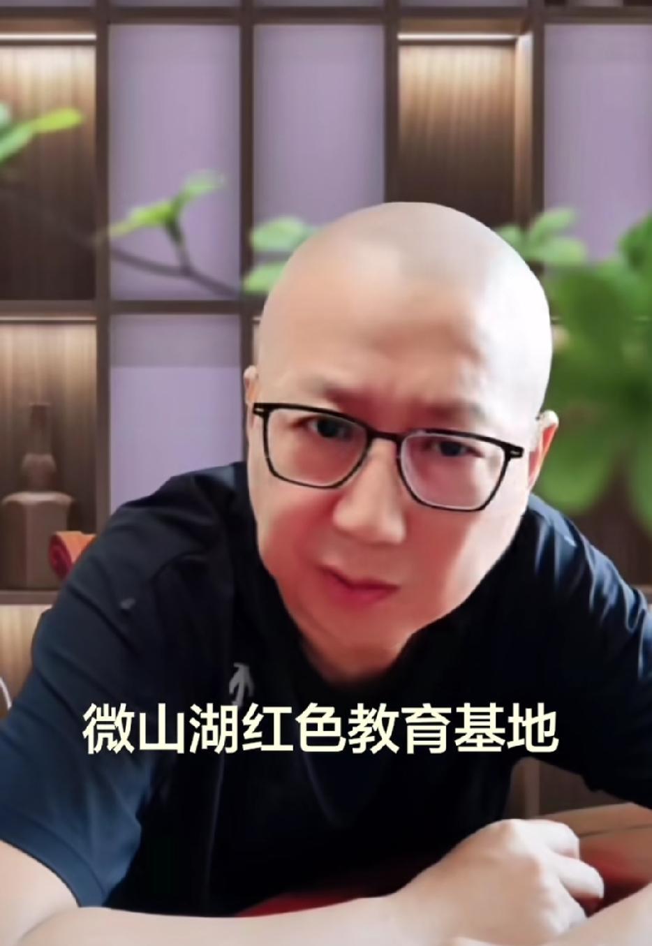 老汪给郭德纲出门道了！郭德纲篡改红歌，全网讨伐，老汪及时站出来给郭德纲指了道！就