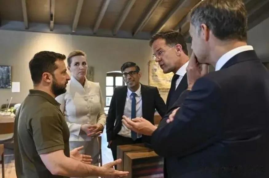 俄乌结局越来越清晰！北约和邻国把乌克兰安排得明明白白

来源:海峡快讯

乌克兰