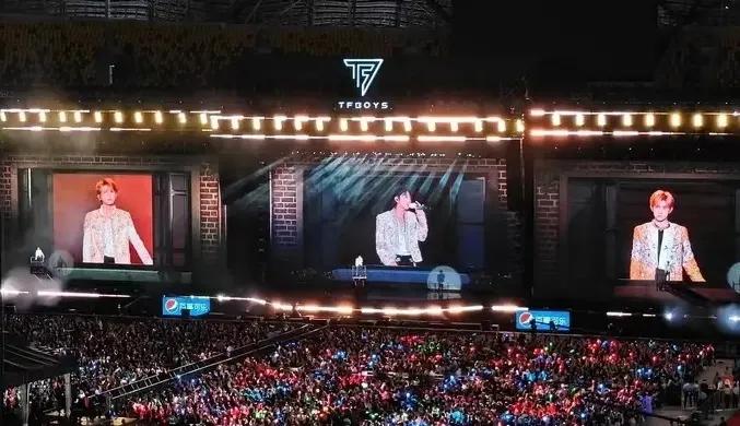 西安举办TFBOYS演唱会挣了4.16亿，打了谁的脸？都说人红是非多，城市也不例