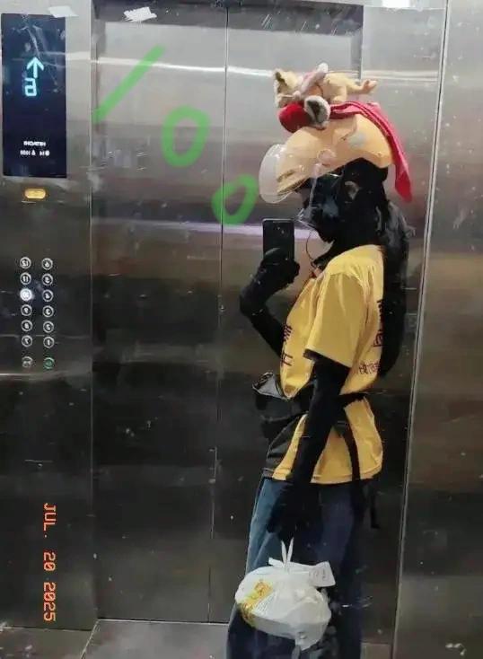 中国最美女骑手，不接受反驳！
但接受质疑？