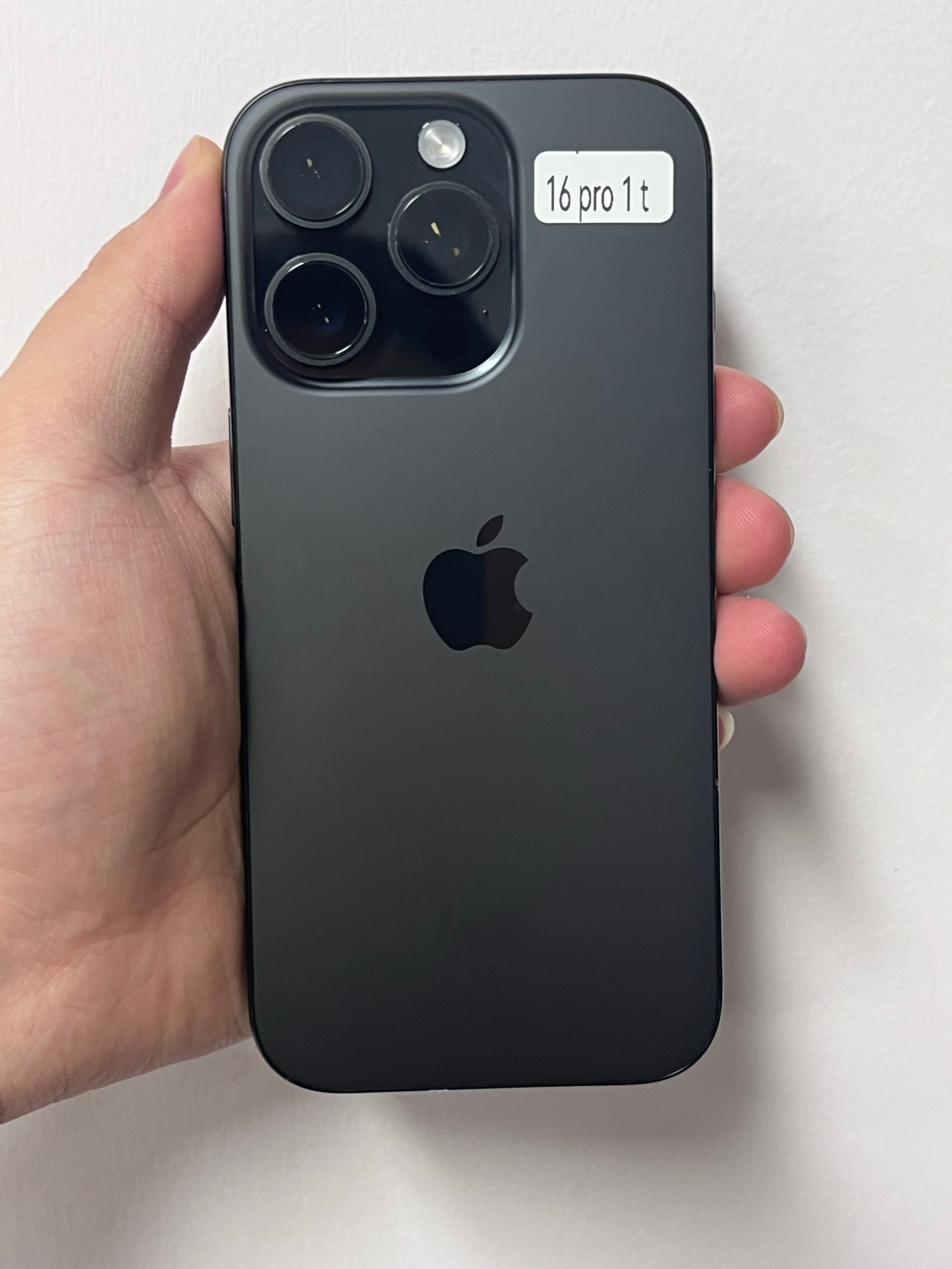 到了两台便宜的16ro系列 美版有锁 改好内置双卡MAP 插卡即用五千出头带走[