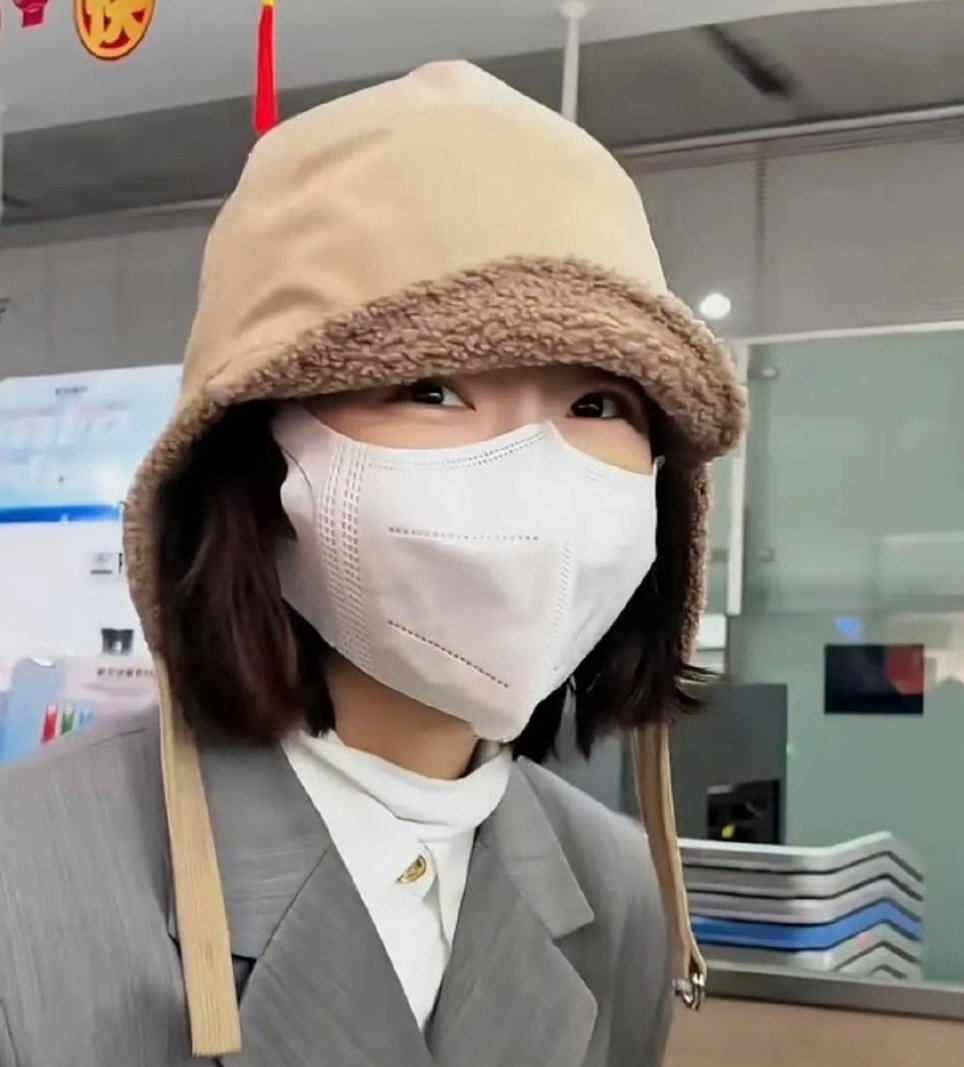 刘昊然周冬雨帽子周冬雨刘昊然帽子近期帽子吗？ 