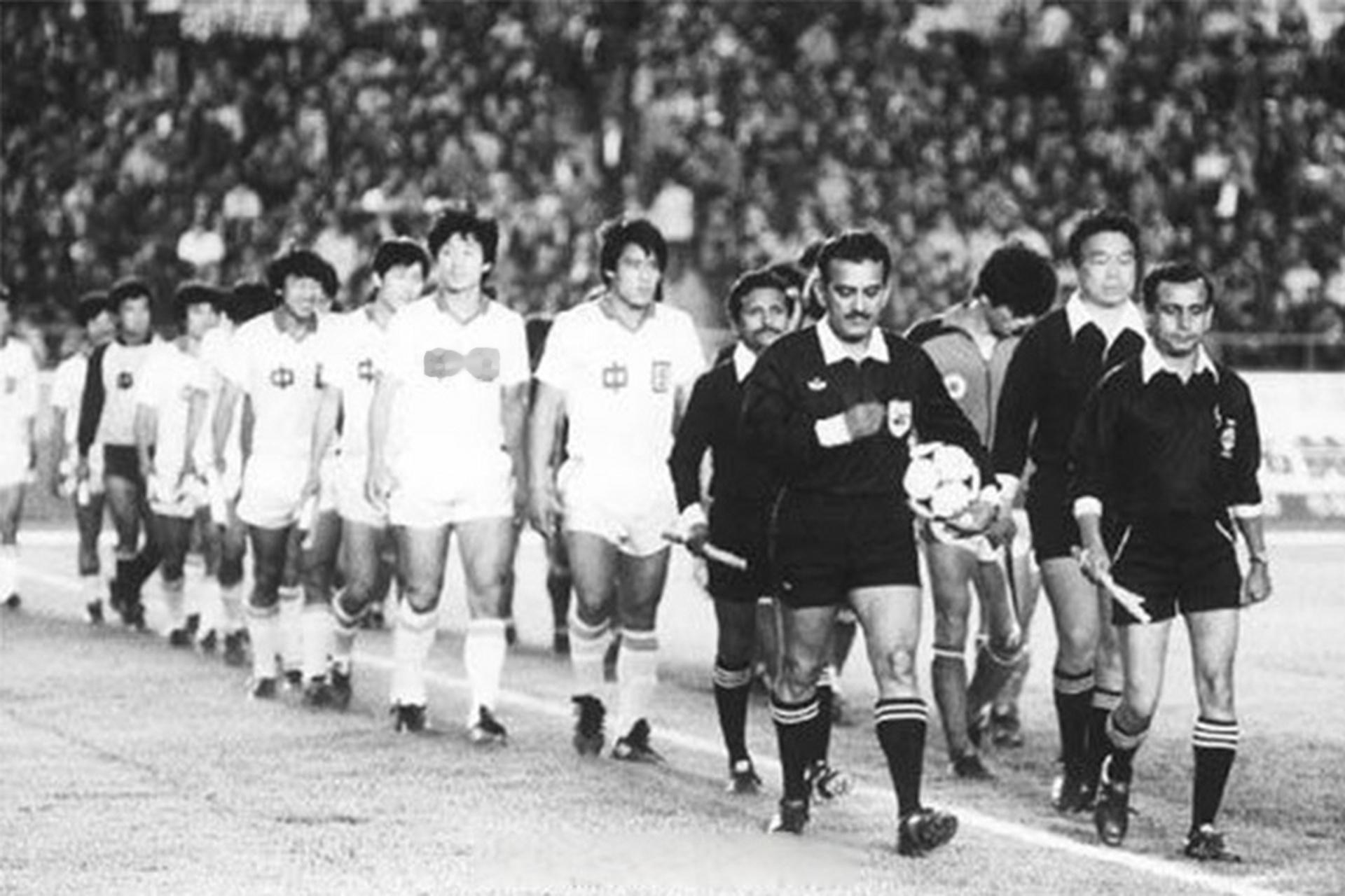 1）四十一年过去了，他们竟然还没总结出问题所在。真是猪！2）邓小平的意思是，“你