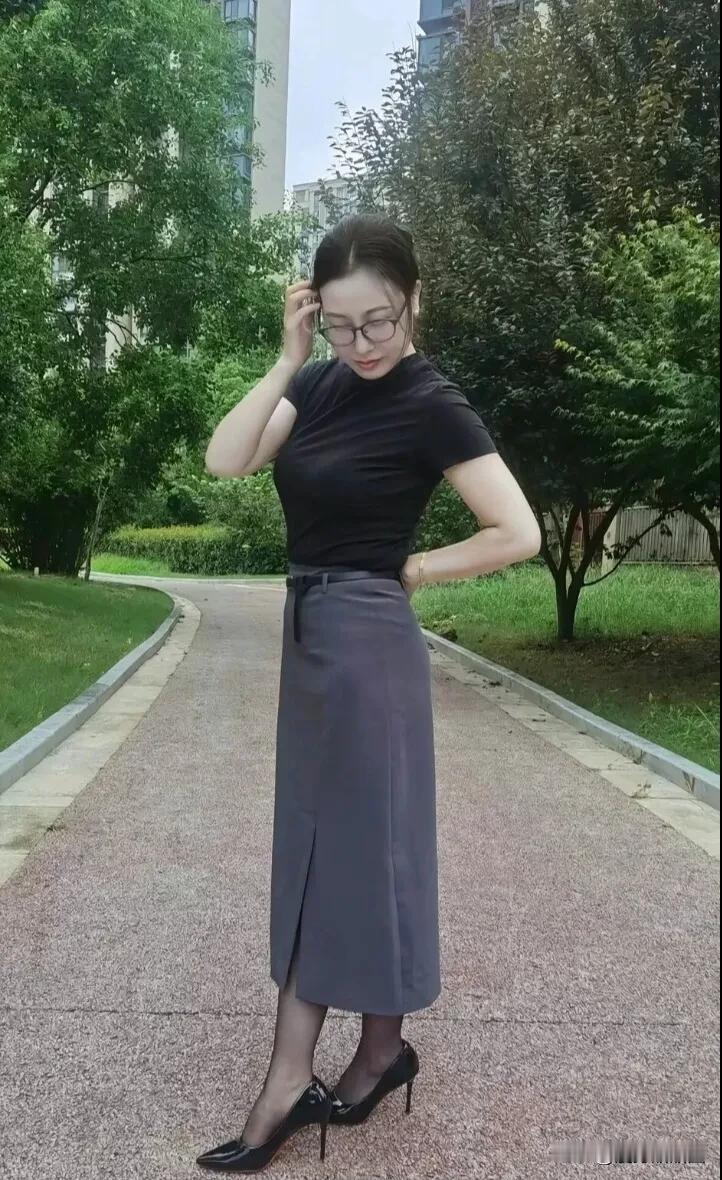 #女人对高跟鞋的喜好是与生俱来的吗#高跟鞋对许多女性来说，不仅仅是一种鞋履的选择