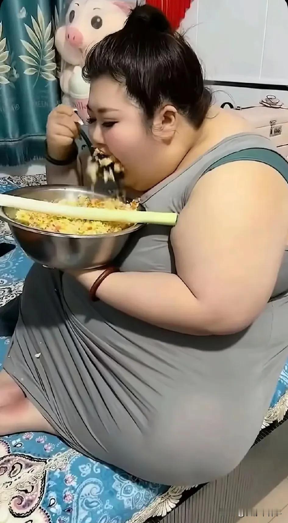 目前我最后悔的事，是叫儿子到东莞这里。
儿子其实大专早就毕业了。但他依然要求去报