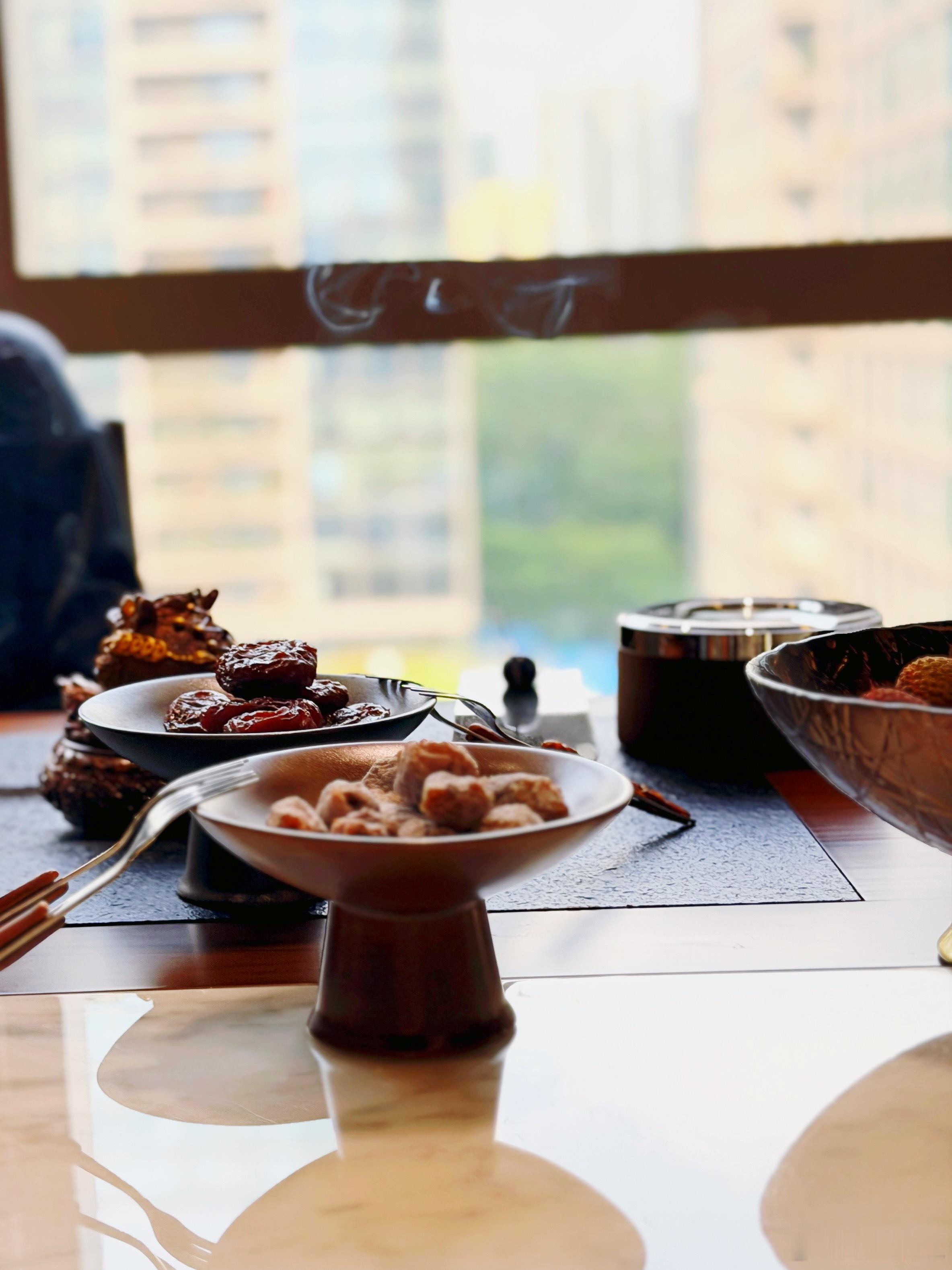 年纪到了开始点香喝茶了