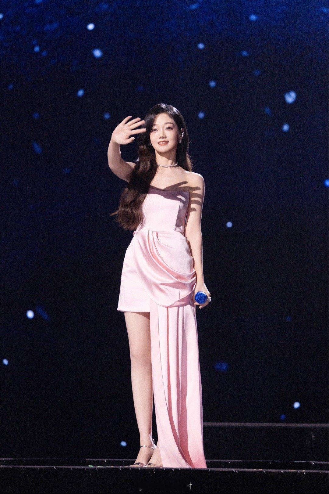 希林娜依高，玉足很美🌹 