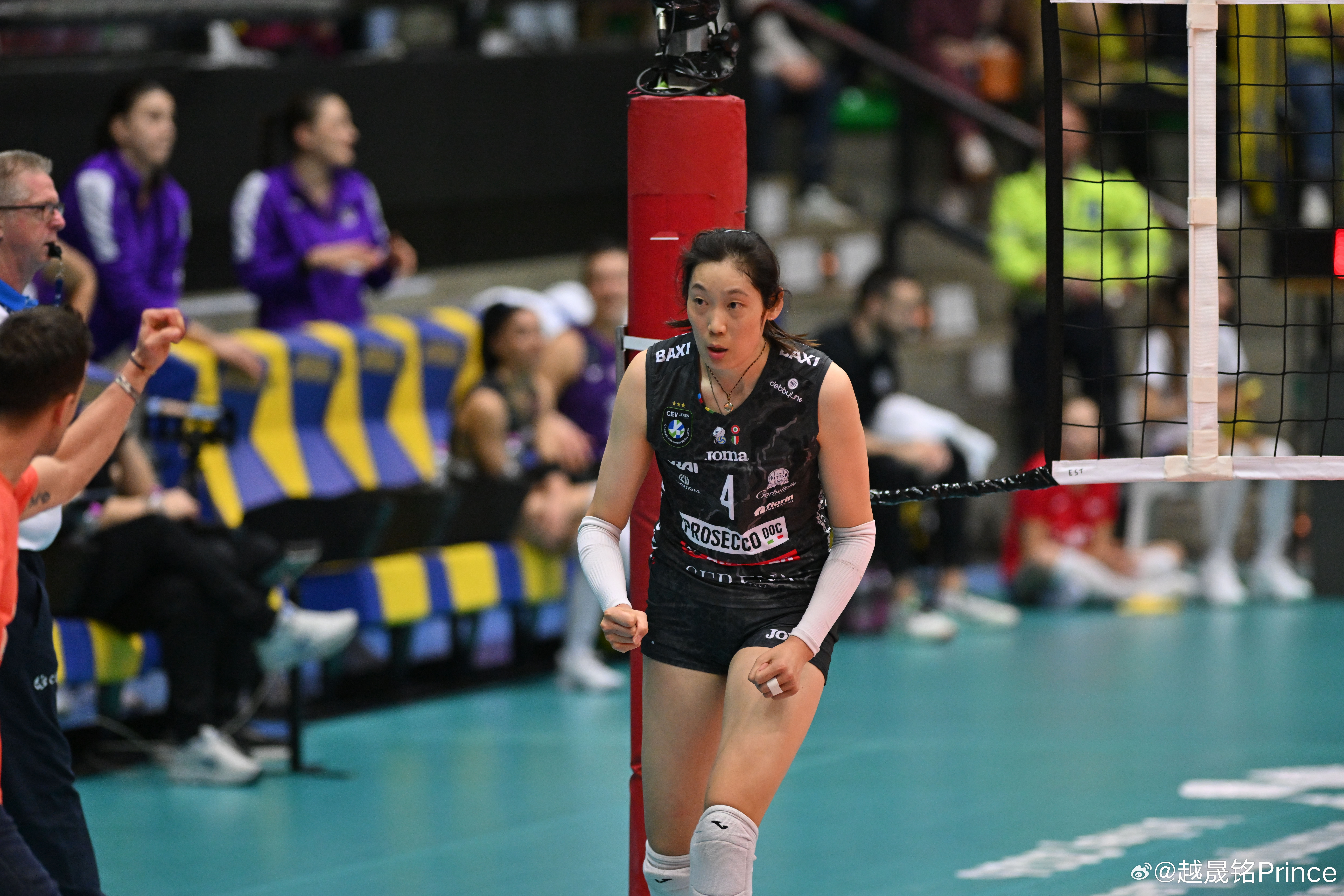 ❌  这比赛后三局看着就像给赞助商球队回馈送礼，看得乏味、无力。科内利亚诺2-3