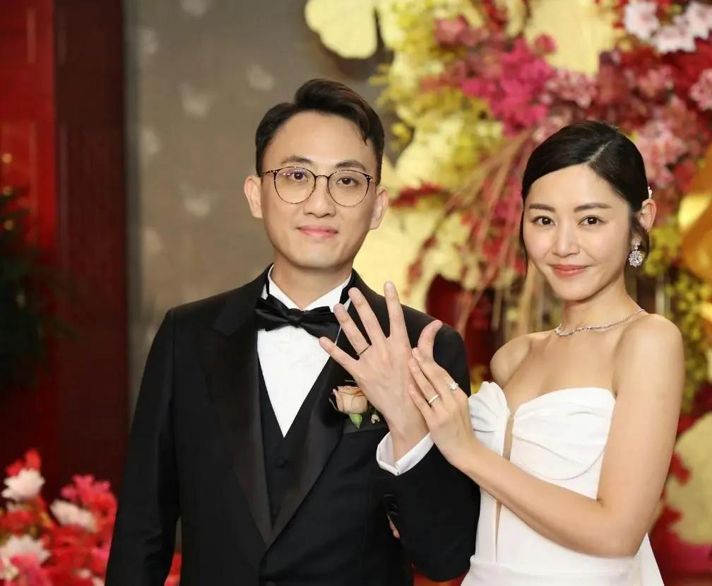 查了查第38届影后卫诗雅，
才知道她以前竟然拒绝婚姻，
直到遇到这个男人——周祉
