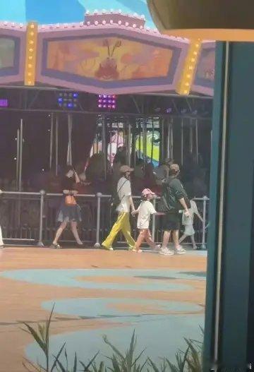 女儿:我的大明星美人妈咪唐嫣参加女儿幼儿园艺术节