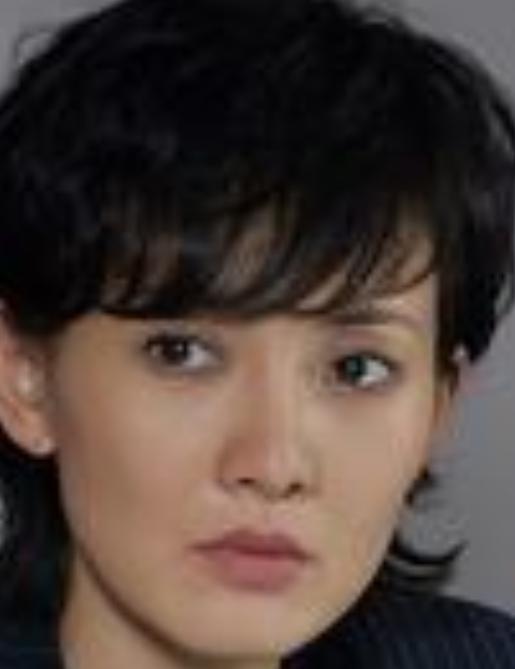 近日，演员牛莉在今日头条发布了回忆散文《我的偶像：小姨》。文章讲述了她与小姨之间