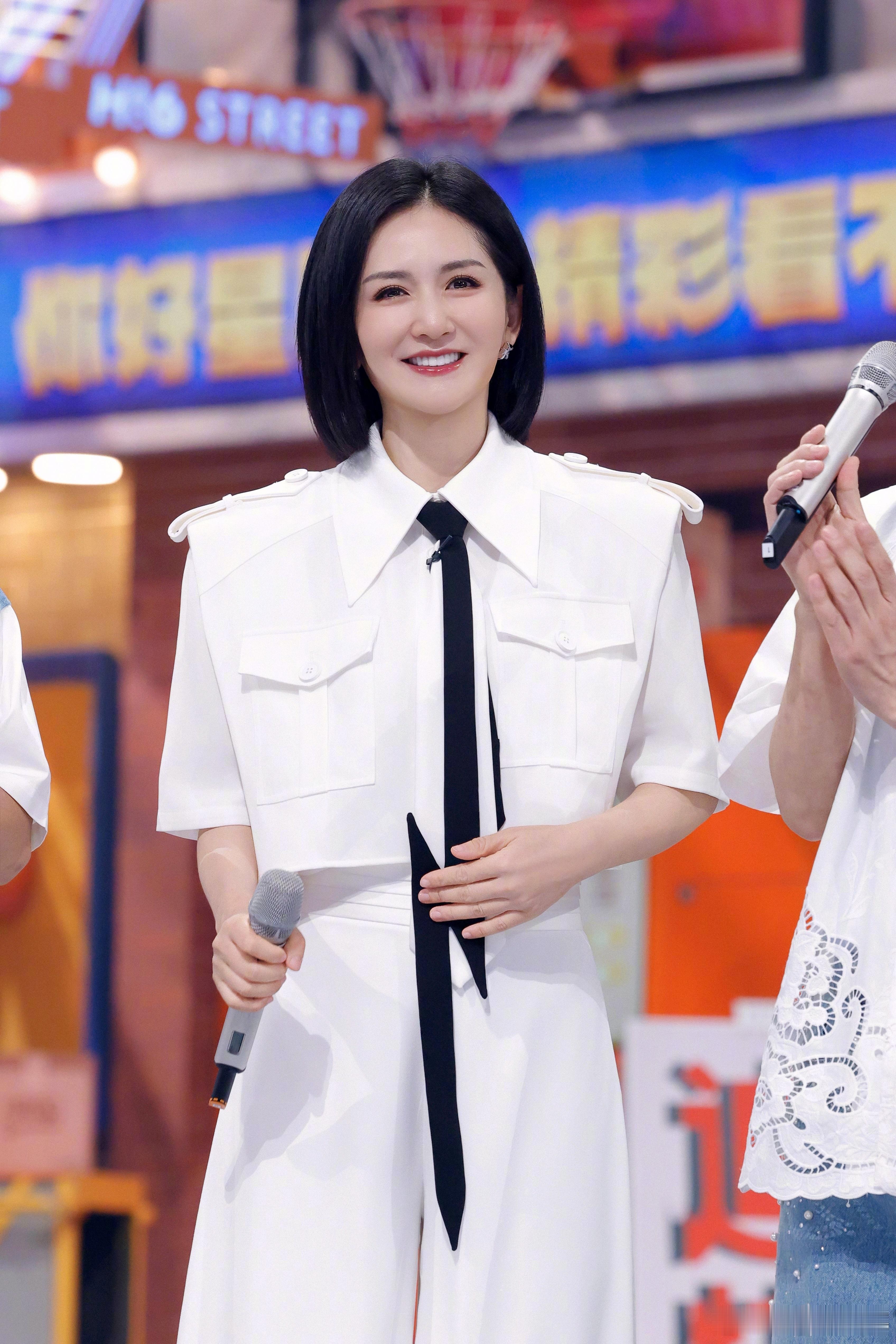 谢娜姐姐当家就笑再大声一点姐姐当家全员勇气官宣 我们太阳女神就是实在，姐姐当家 