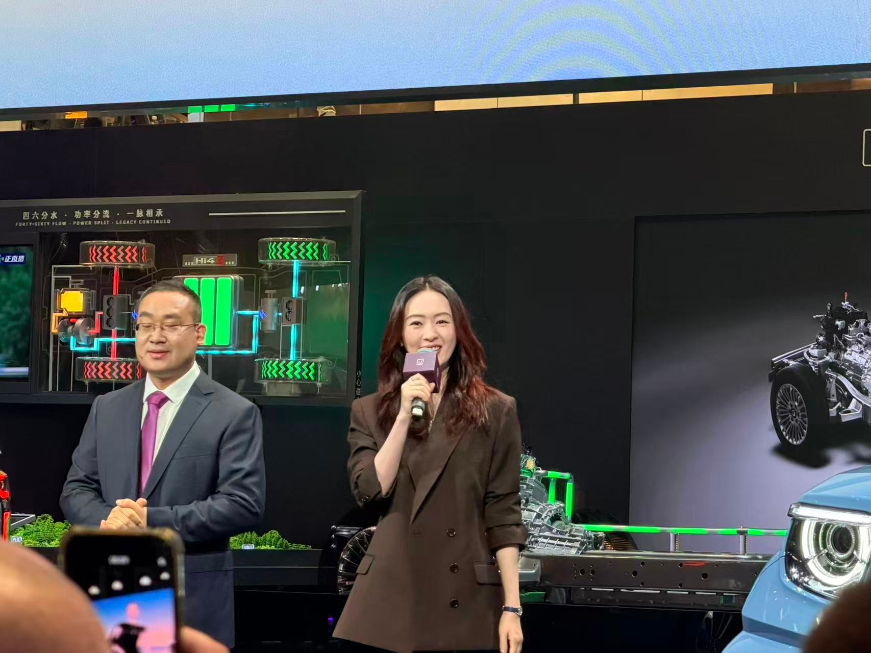 北京车展明星生图 2026北京车展媒体日开放中，问驾团队已在前方就位！车企纷纷官