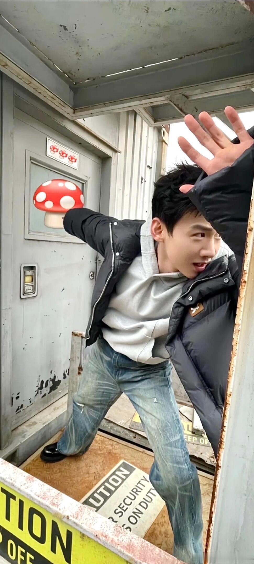 内娱掌管穿搭的神白敬亭真是一款很适合当壁纸的男人😂 ​​​