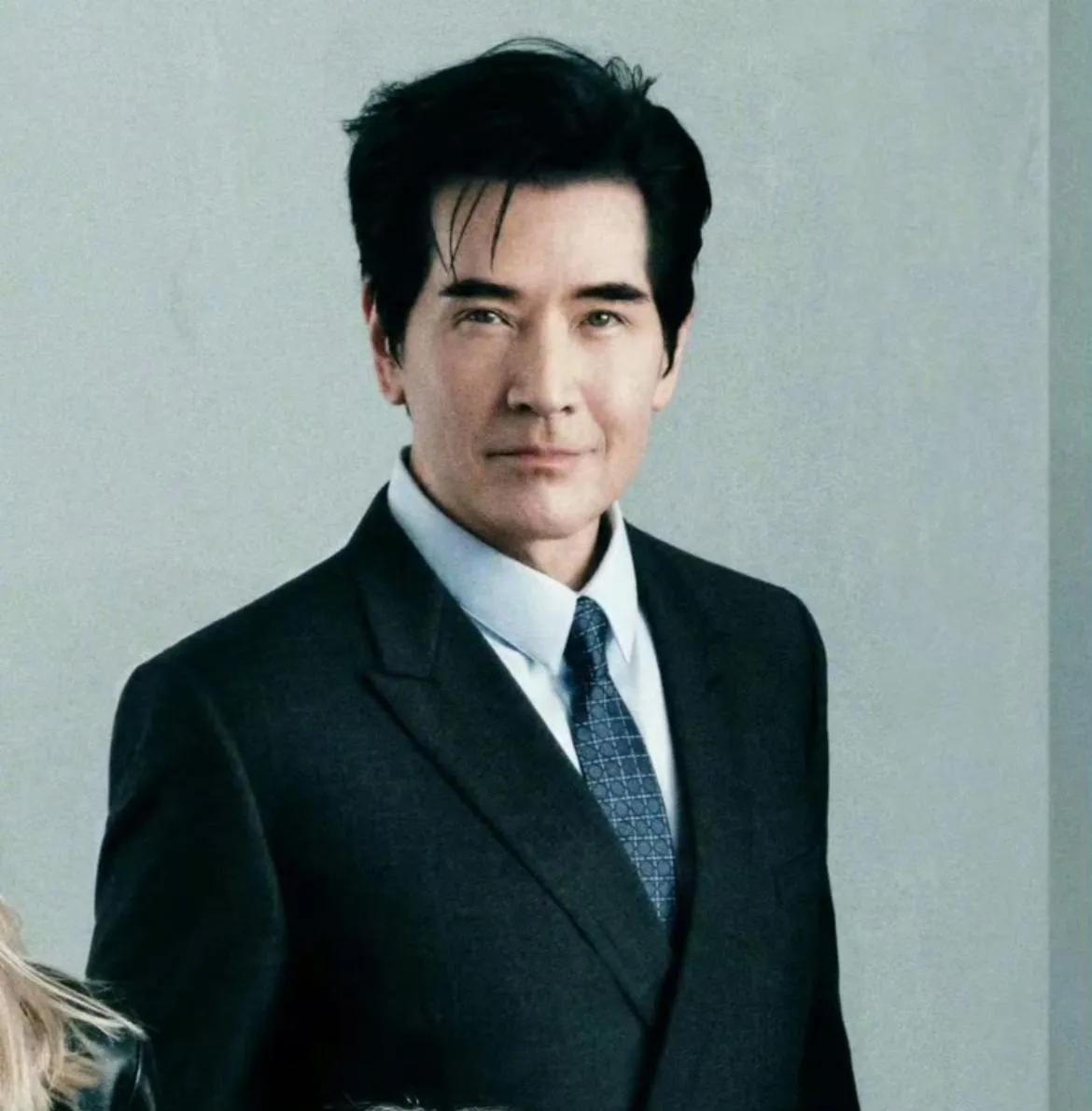 费翔的60岁，跟朱一龙相比也不差。这些照片绝对不能让五六十岁的老阿姨看到了，要不