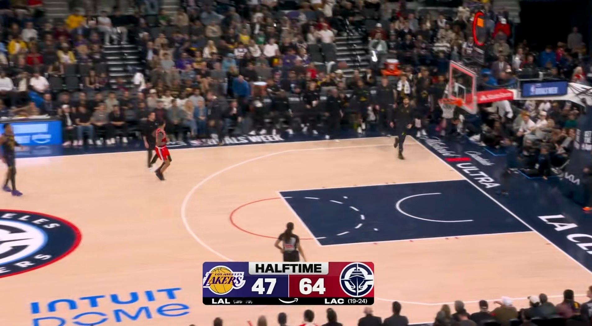 如何评价？半场湖人47:64落后快船17分！第二节末这一波直接被快船打爆了，还是