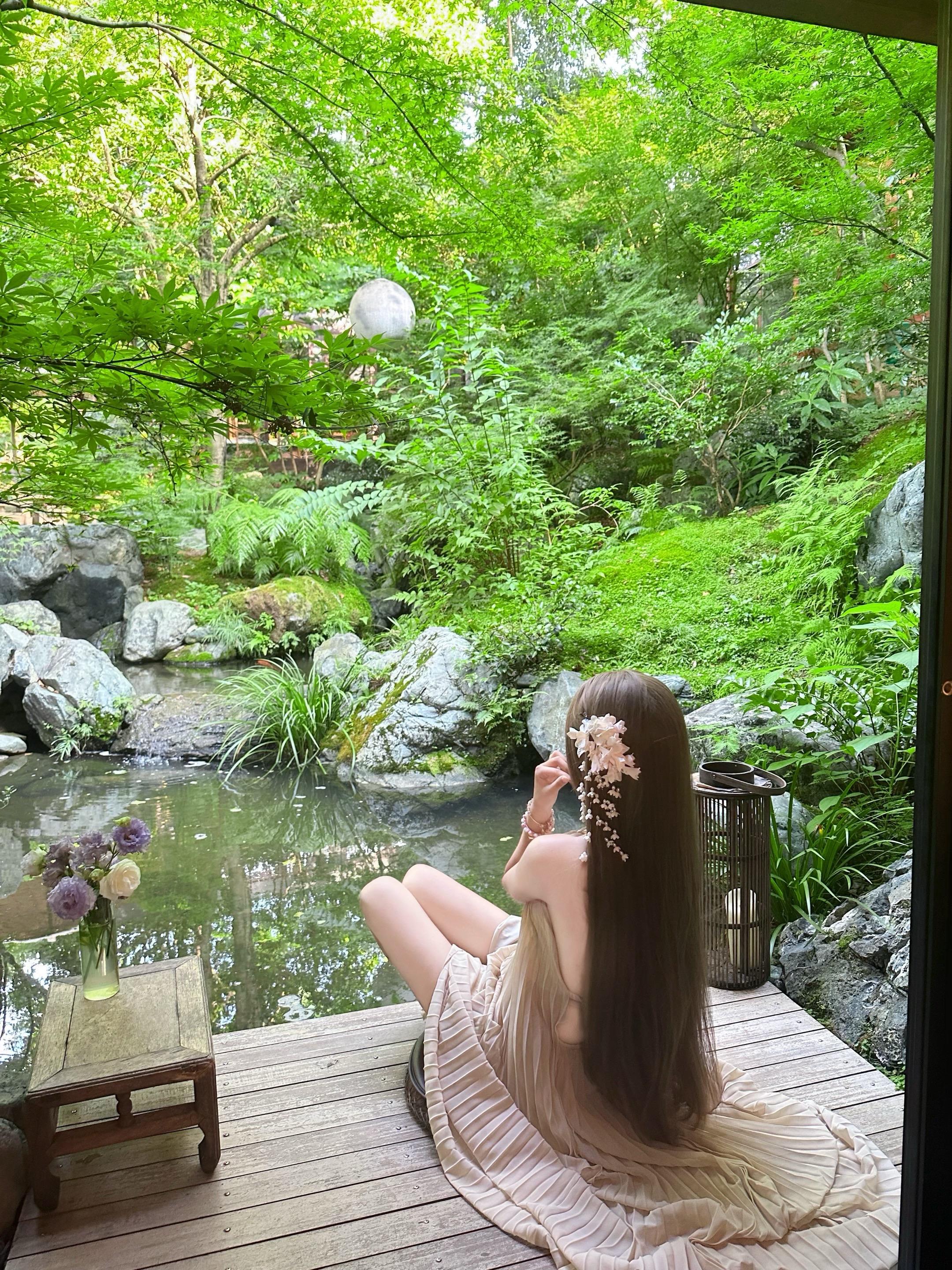 我与太多人的缘分朝生暮死如露水 唯独与你绵绵不绝如细流