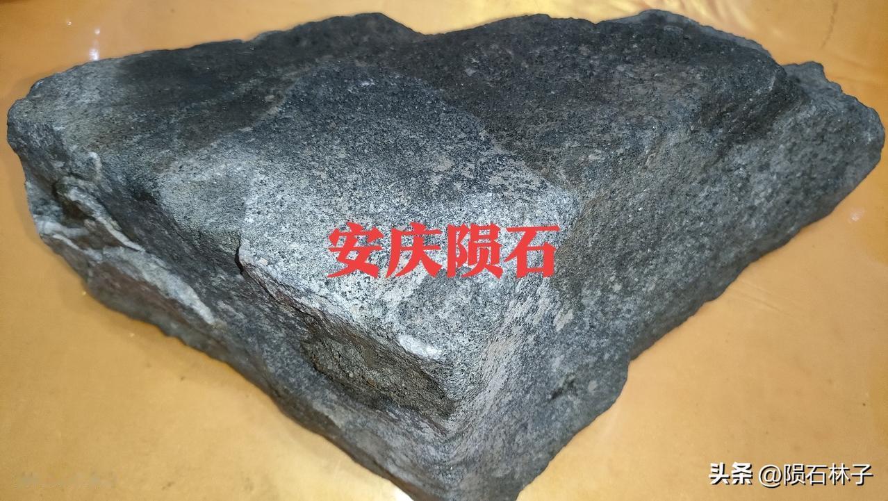 安庆长江陨石，绝对是陨石圈的大惊喜！多年来，安庆长江畔不断有珍稀陨石出土，像月球