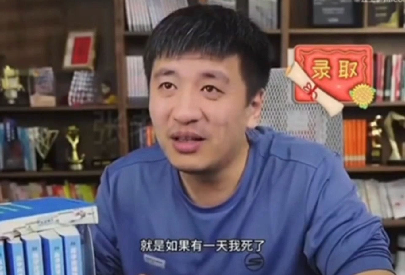 张雪峰曾说希望成为一代人的回忆一句“希望死后上热搜”，道尽张雪峰对行业影响力的极