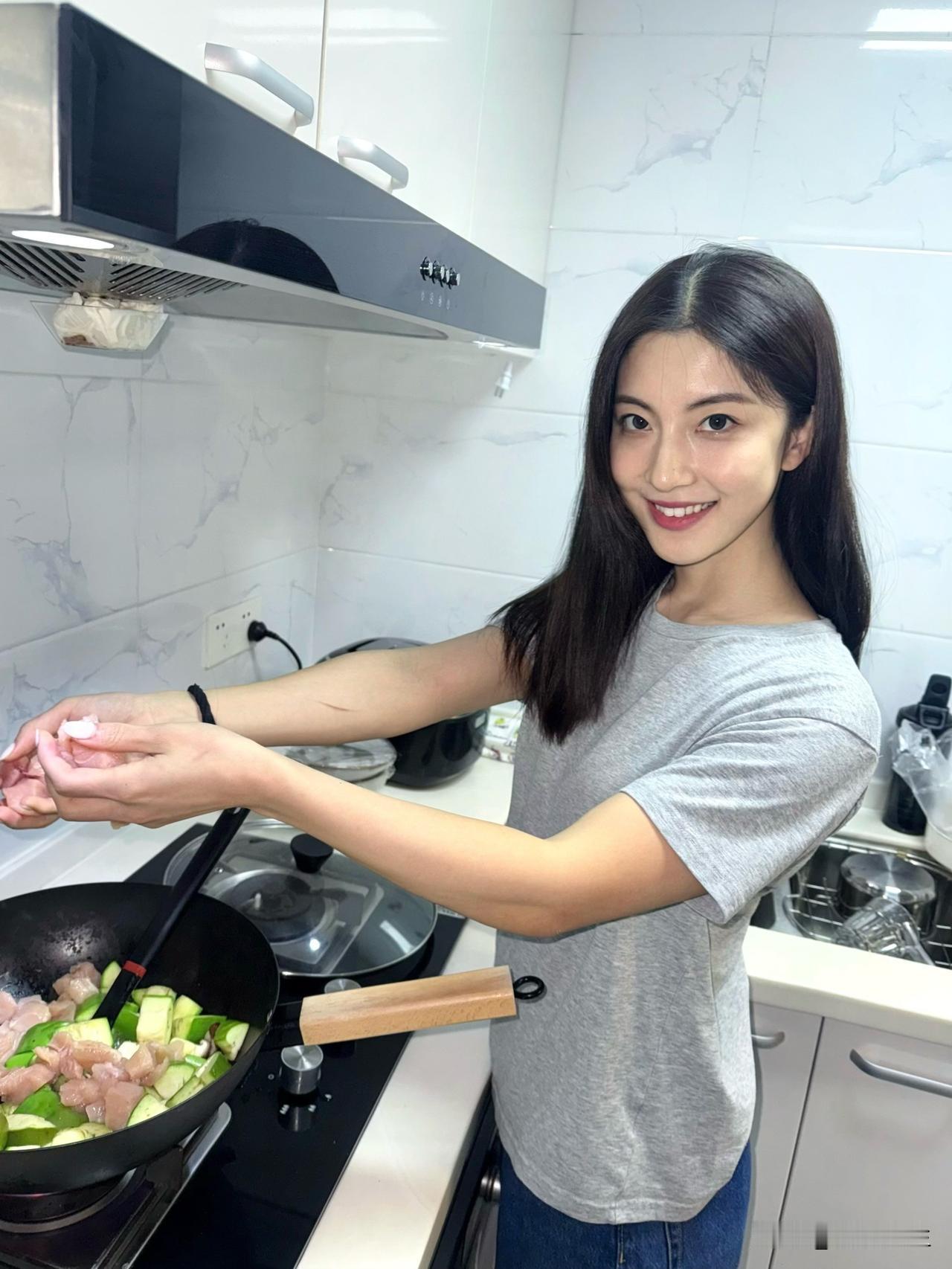 今天新学一道菜 家里没有香葱了 凑合吧 味道好就行[/摸锦鲤]