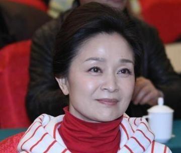 67岁的刘莉莉当下住在日本东京港区的顶级豪宅里，银行卡里的余额多到这辈子根本花不