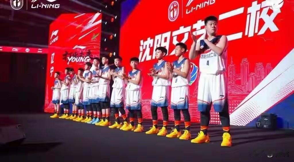 沈阳文艺二校刚刚实现全国小学生篮球联赛“三连冠”，这个小学生篮球王朝就此建立，这