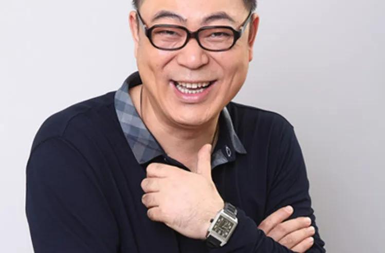 谁能想到“国民老爸”高亚麟也能塌房，还塌得如此彻底，先是殴打未婚先孕的伴侣魏嘉，