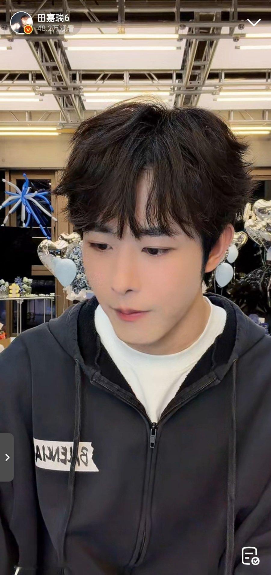 田嘉瑞生日直播田嘉瑞直播生图状态 田嘉瑞生日直播截图状态好绝，今天是个好日子，新