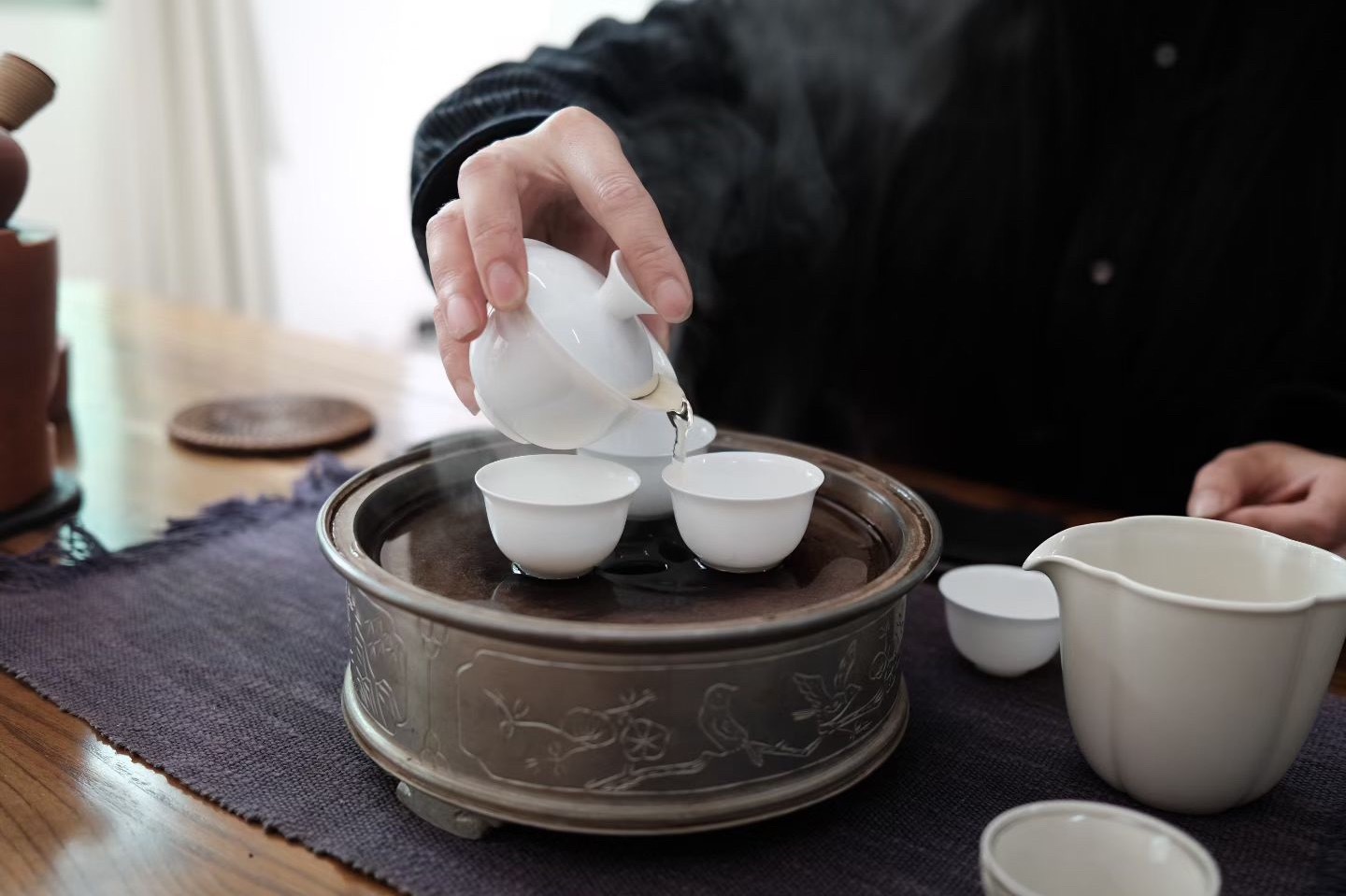 品茶赏器交友  不急不躁，煮一壶茶，等一场故事的发生。 